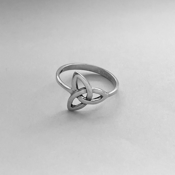 Sterling Silver Triquetra Ring, Celtic Knot Ring, Silver Rings, Love Knots - Picture 7 of 11